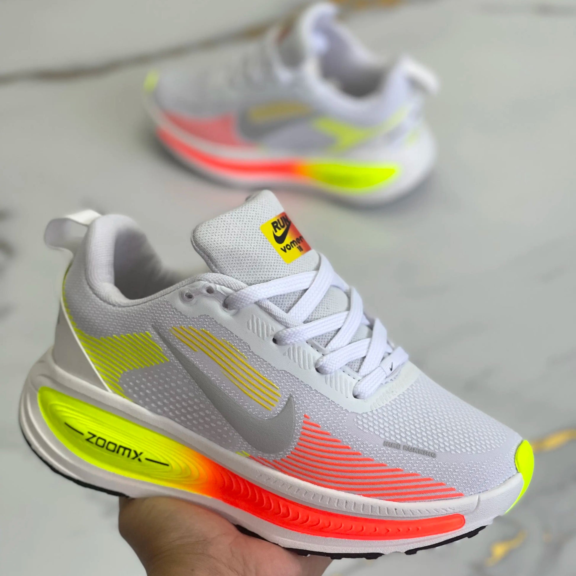 Tenis Run Vomero 18 - Confort, estilo y rendimiento Click Listo